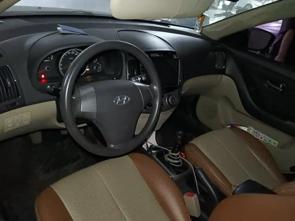 Hyundai Elantra — миниатюра 10