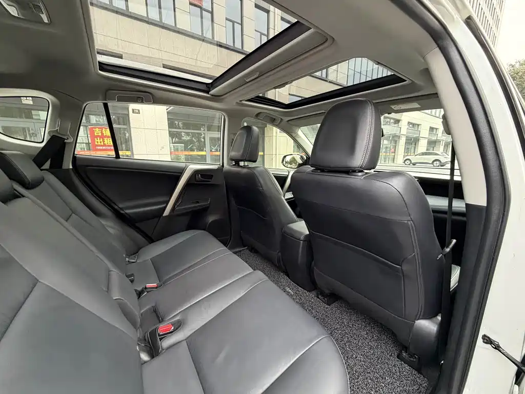 Toyota RAV4 — миниатюра 12