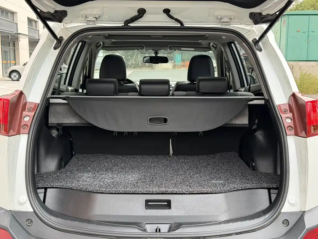 Toyota RAV4 — миниатюра 14