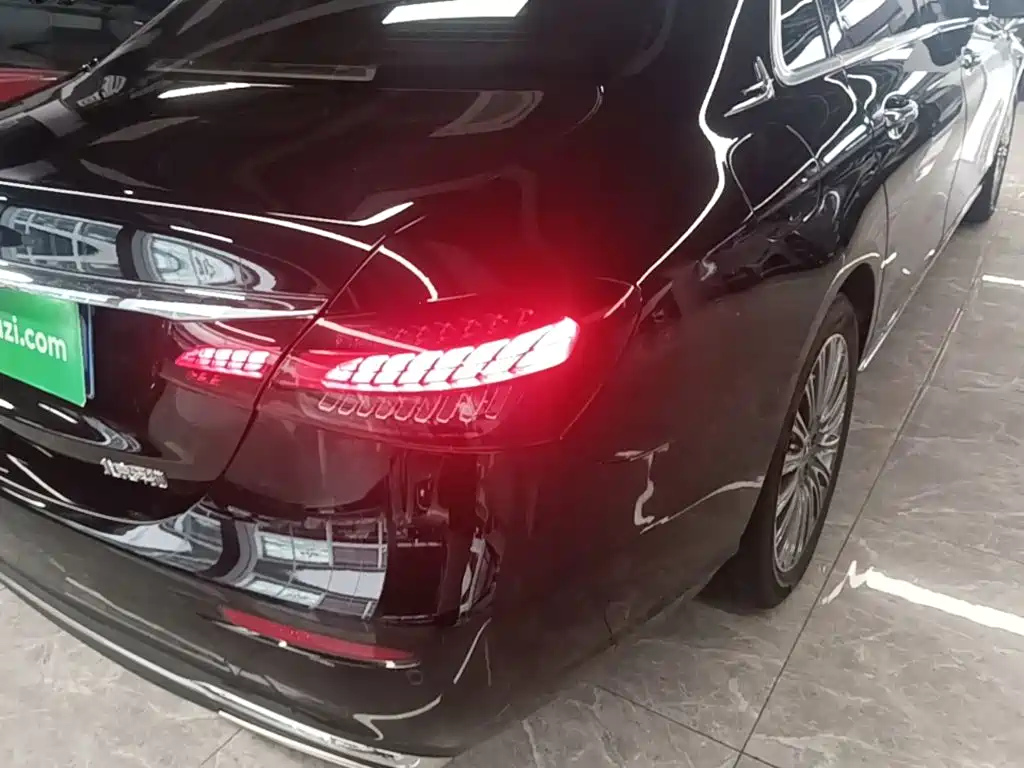 Mercedes-Benz E-Class — миниатюра 8
