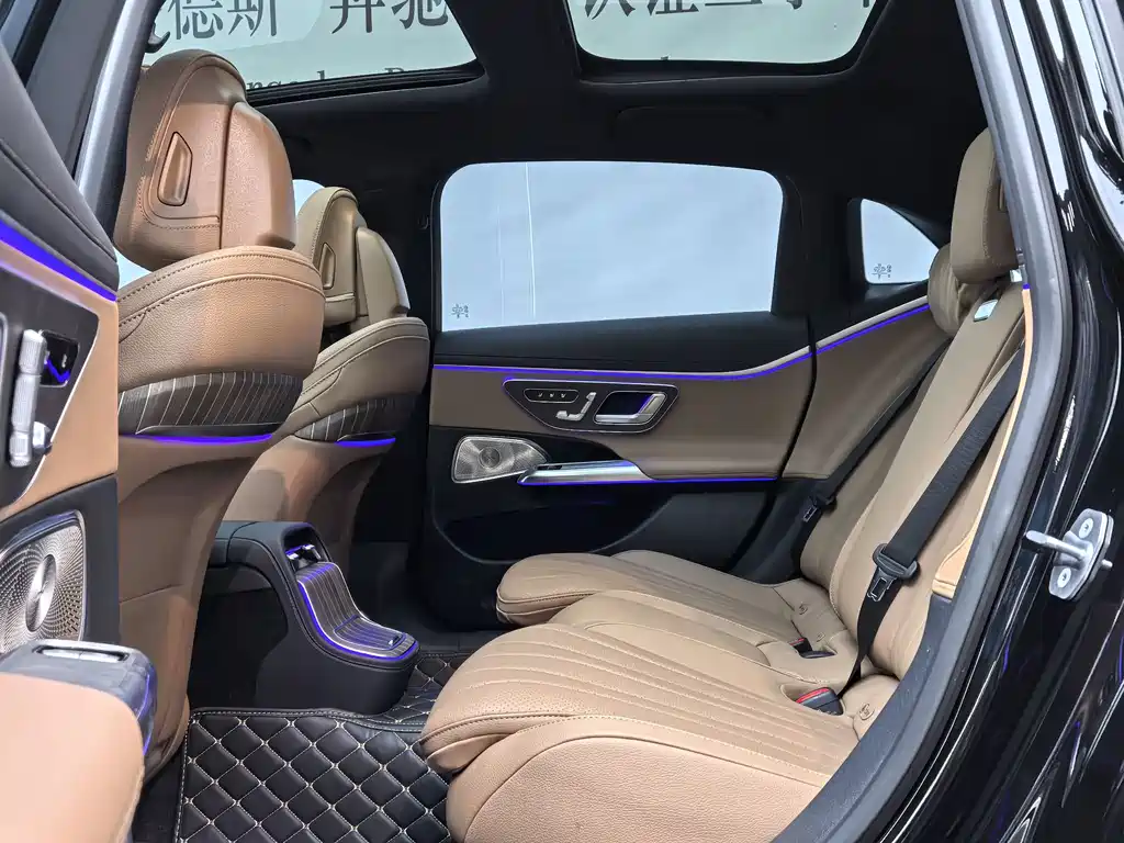Mercedes-Benz E-Class — миниатюра 7