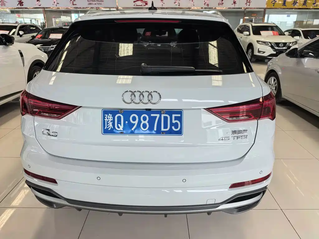 AUDI Q3