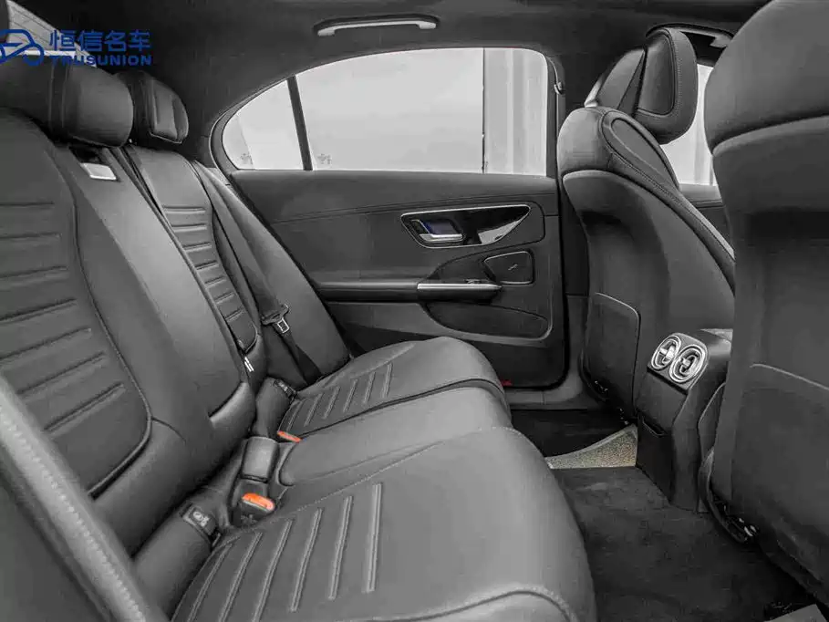 Mercedes-Benz C-Class — миниатюра 16