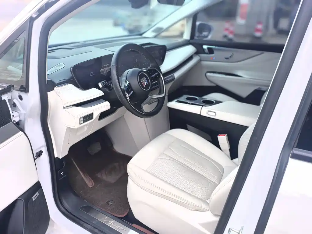 Buick GL8 Hybrid — миниатюра 7