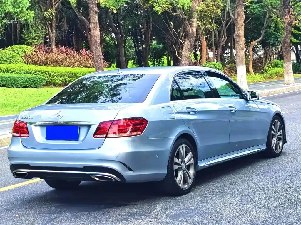 Mercedes-Benz E-Class — миниатюра 7