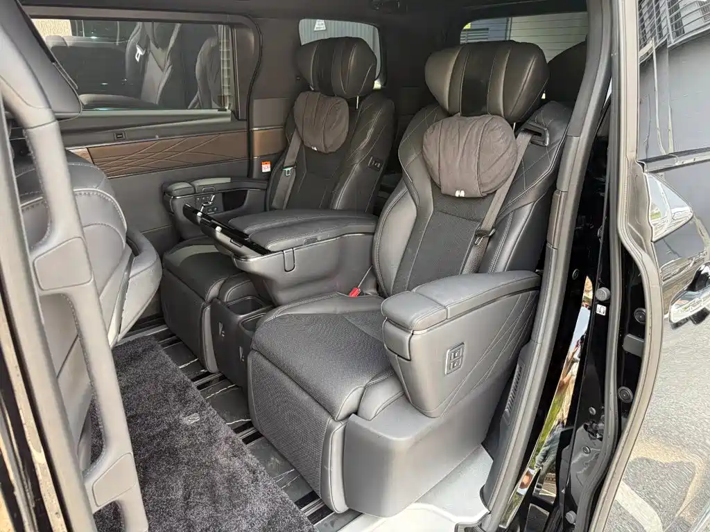 Toyota Alphard — миниатюра 5
