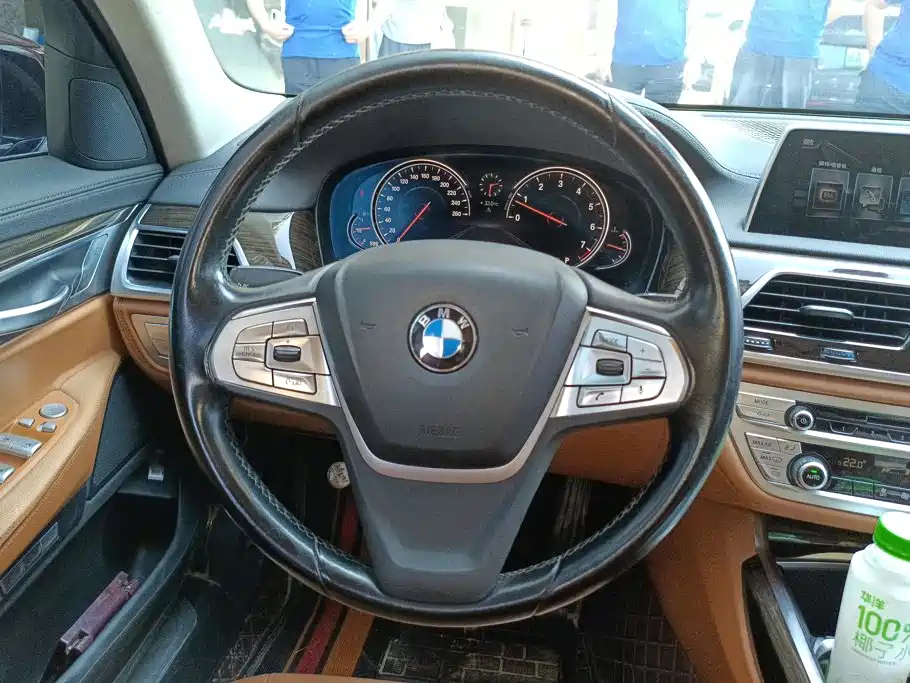 BMW 7 Series — миниатюра 15