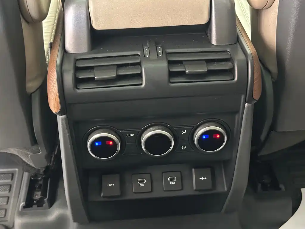 Land Rover Defender — миниатюра 13