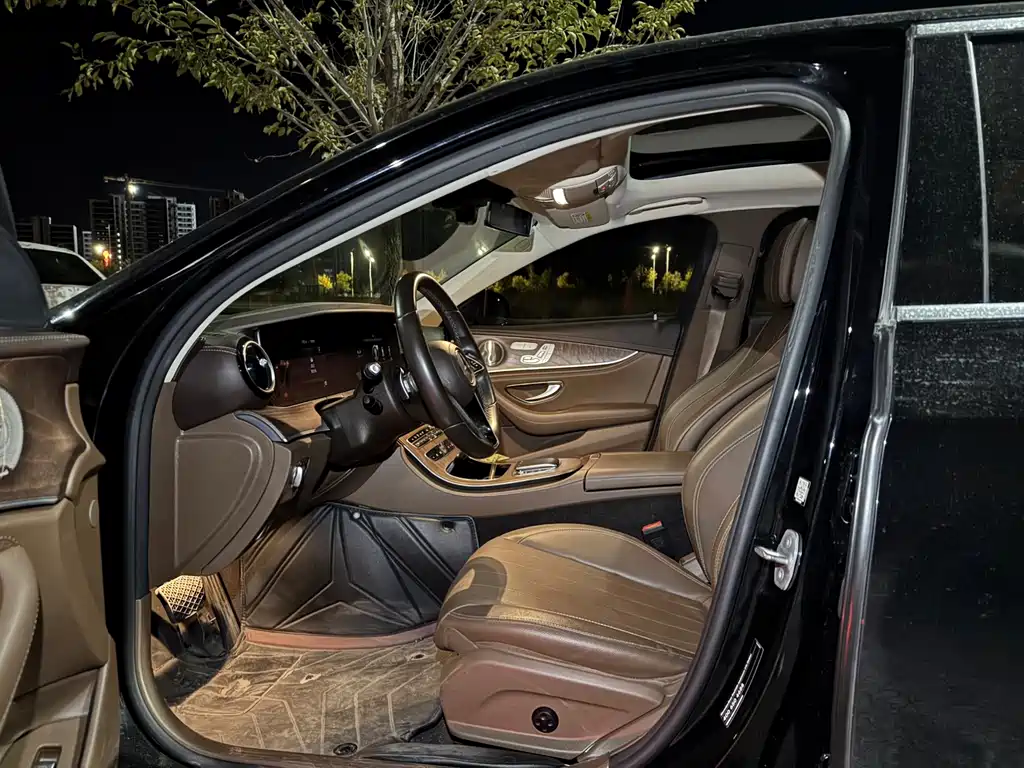 Mercedes-Benz E-Class — миниатюра 2