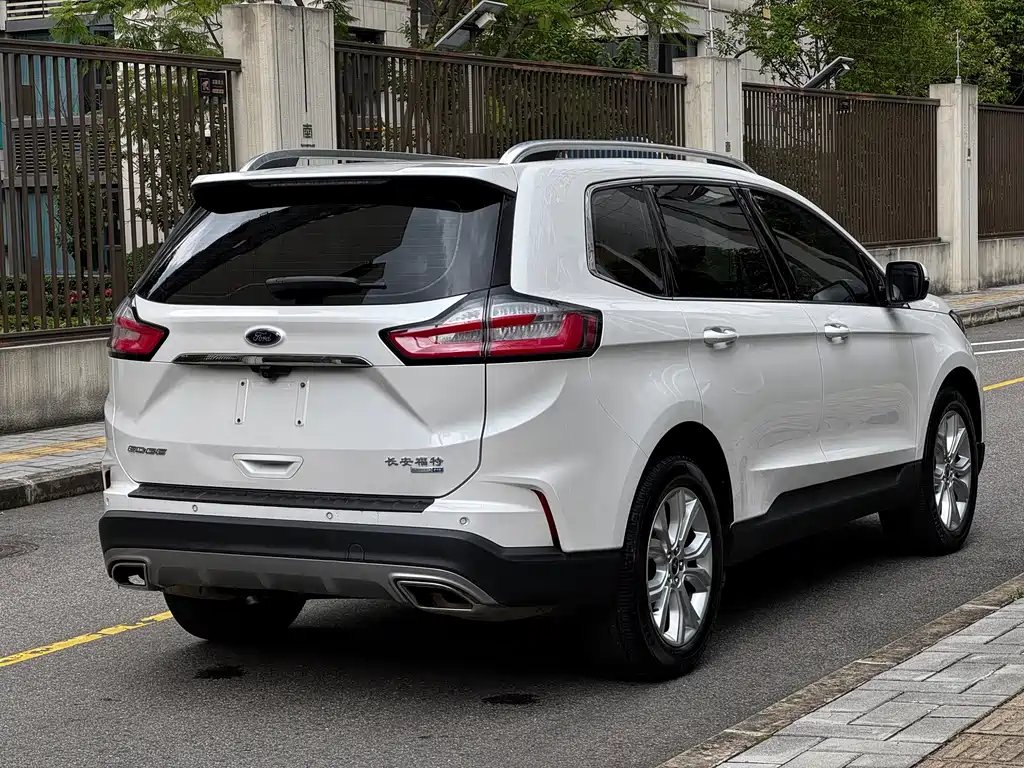 Ford Edge — миниатюра 8