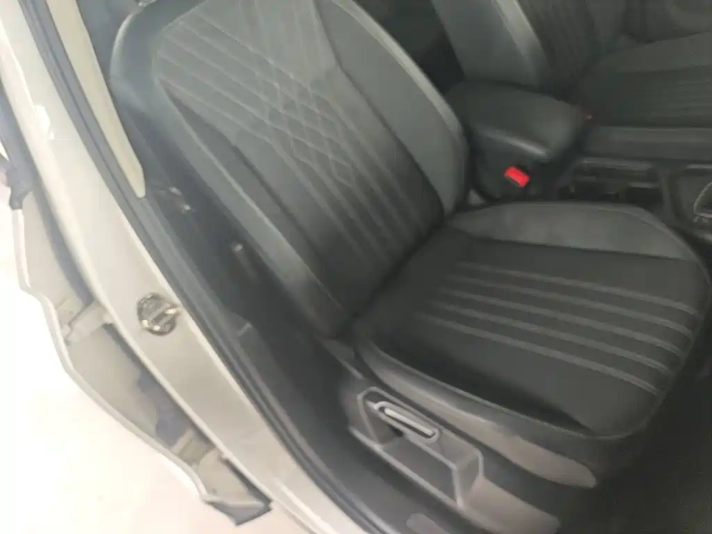 Volkswagen Tiguan L — миниатюра 25