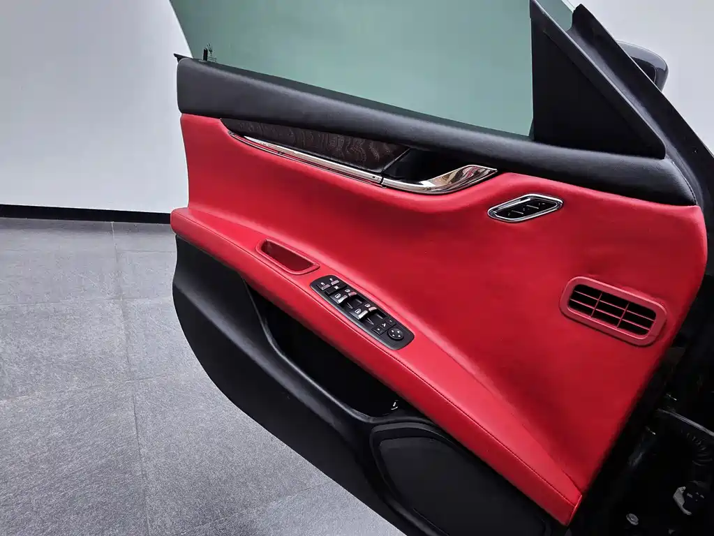 Maserati Quattroporte — миниатюра 27