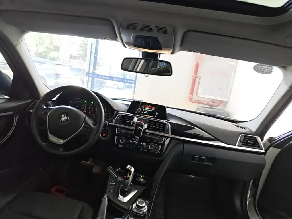 BMW 3 Series — миниатюра 10