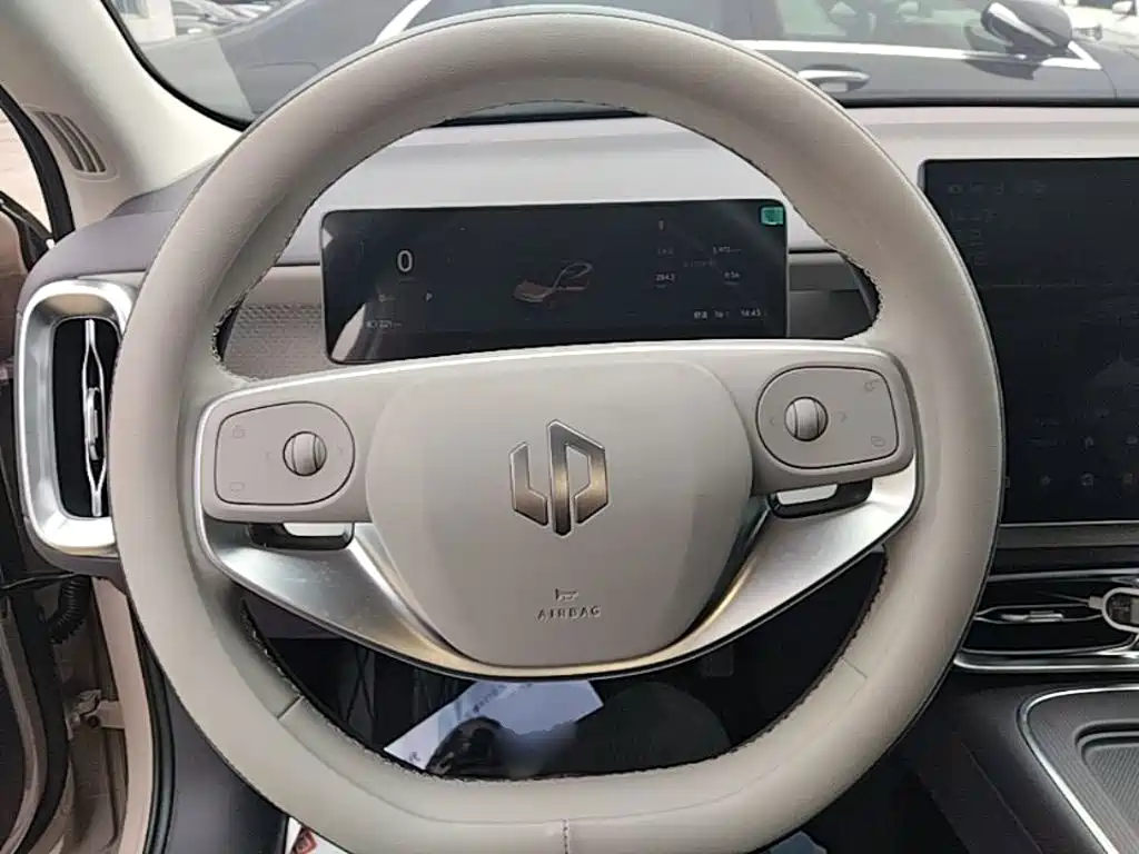 Leapmotor Leapmotor B01 — миниатюра 11