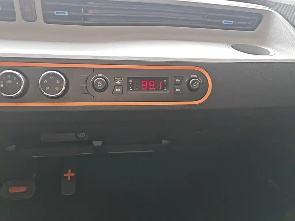 Wuling MINIEV — миниатюра 13