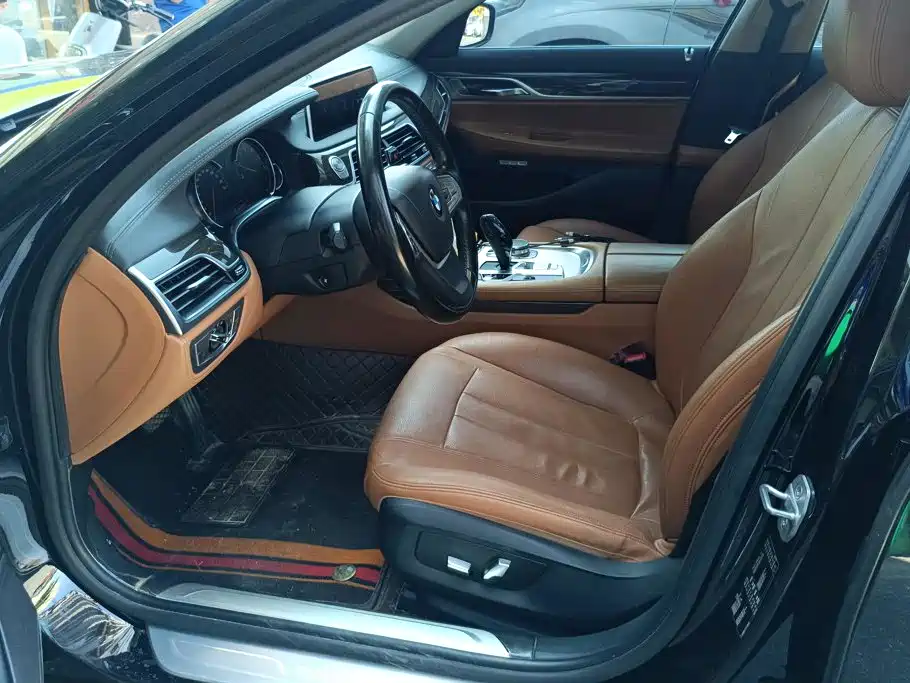 BMW 7 Series — миниатюра 9