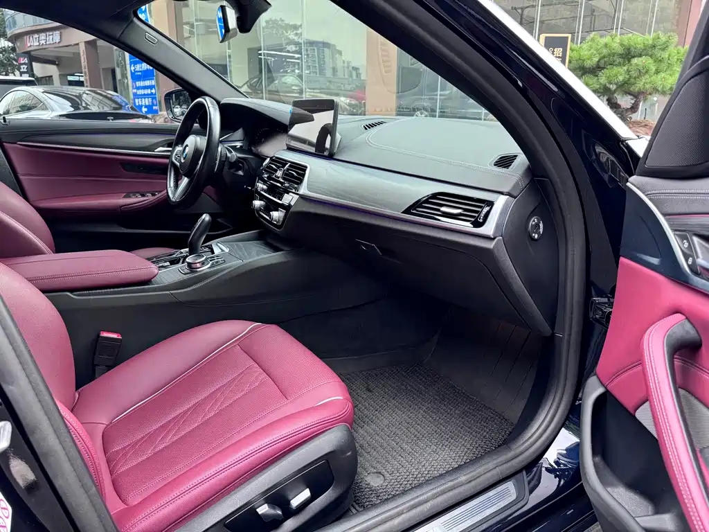 BMW 5 Series — миниатюра 13