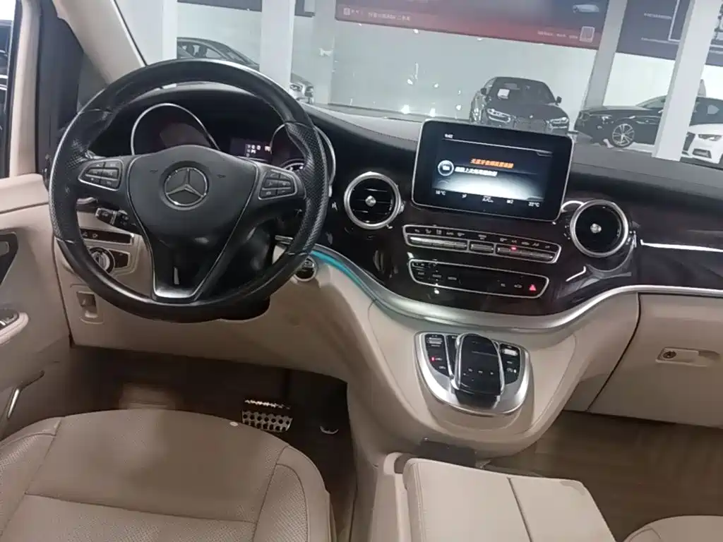 Mercedes-Benz V-Class — миниатюра 10
