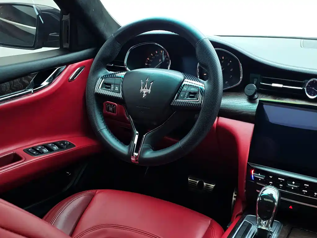 Maserati Quattroporte — миниатюра 25