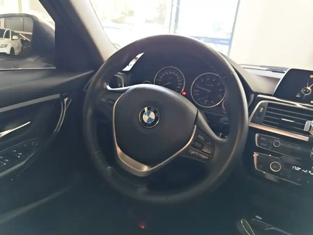 BMW 3 Series — миниатюра 11