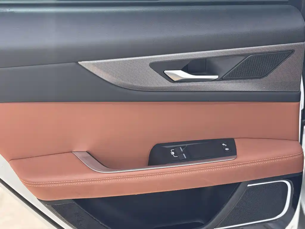 Jaguar XEL — миниатюра 10