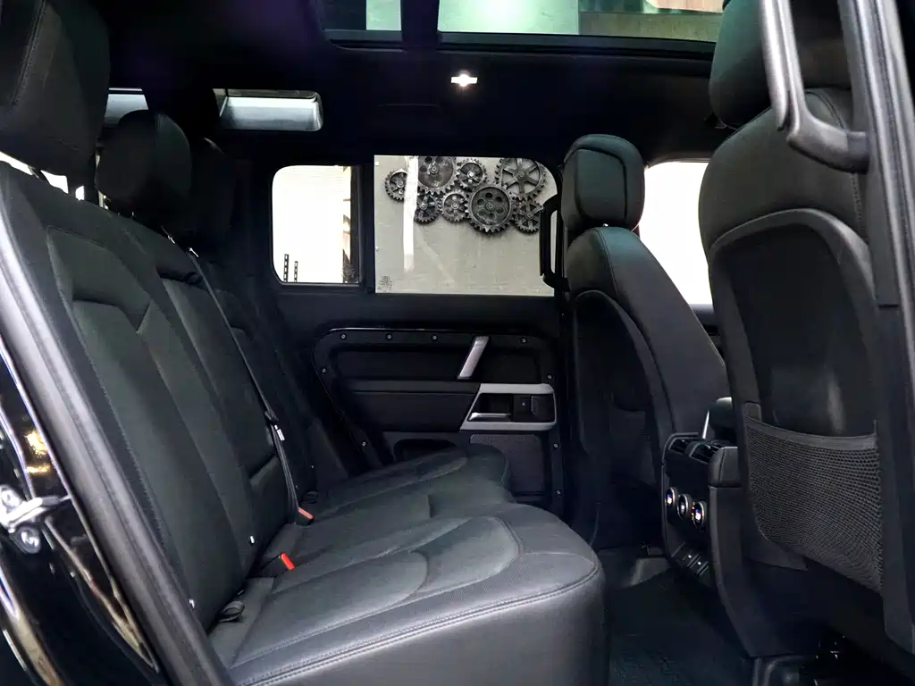 Land Rover Defender — миниатюра 10