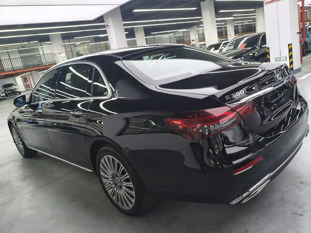 Mercedes-Benz E-Class — миниатюра 10
