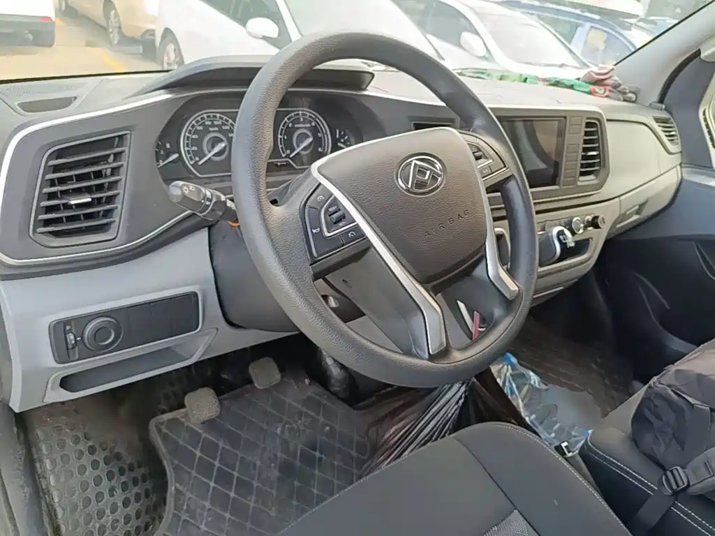 Maxus V80 — миниатюра 10