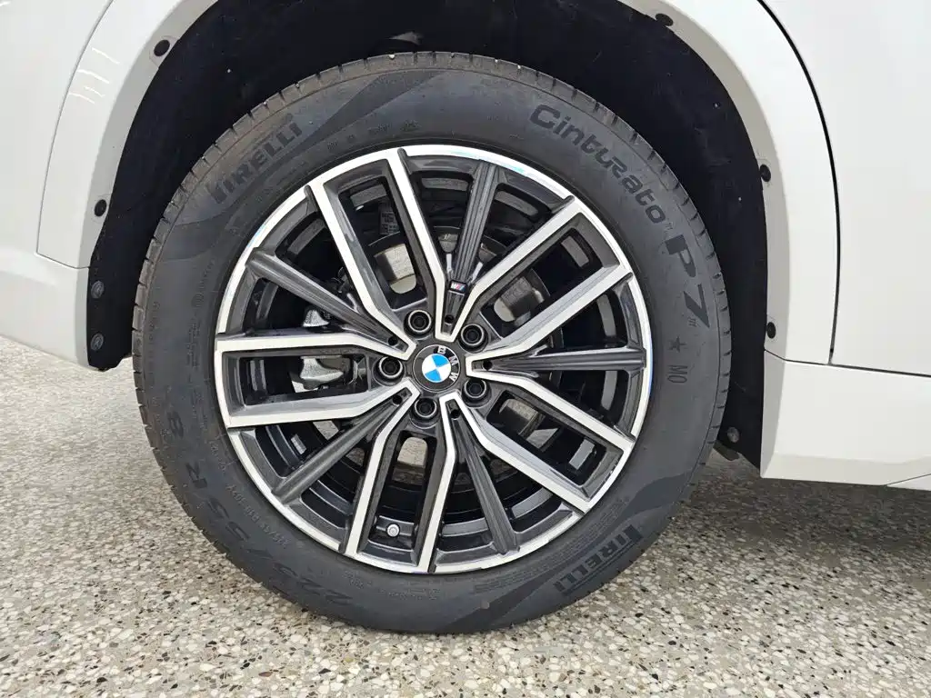 BMW iX1 — миниатюра 15