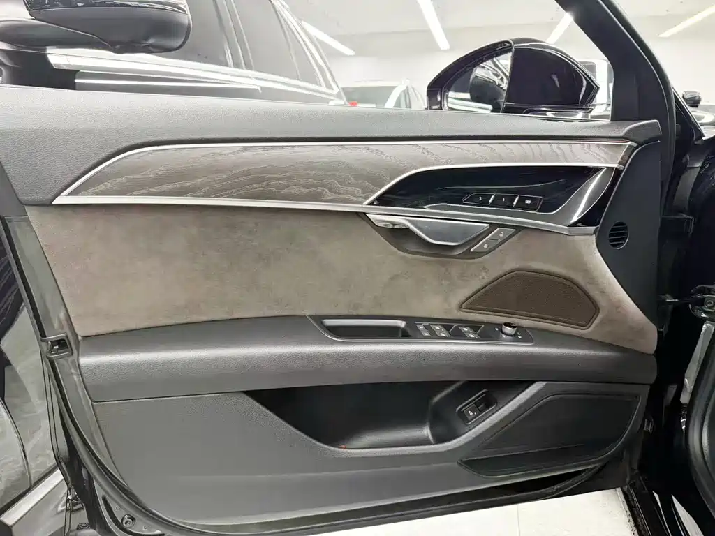 Audi A8 — миниатюра 12