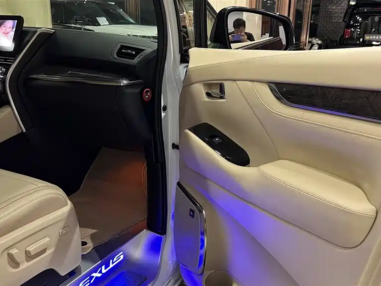 Toyota Vellfire — миниатюра 20