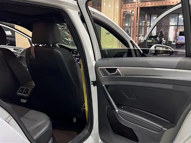 Volkswagen Golf — миниатюра 14