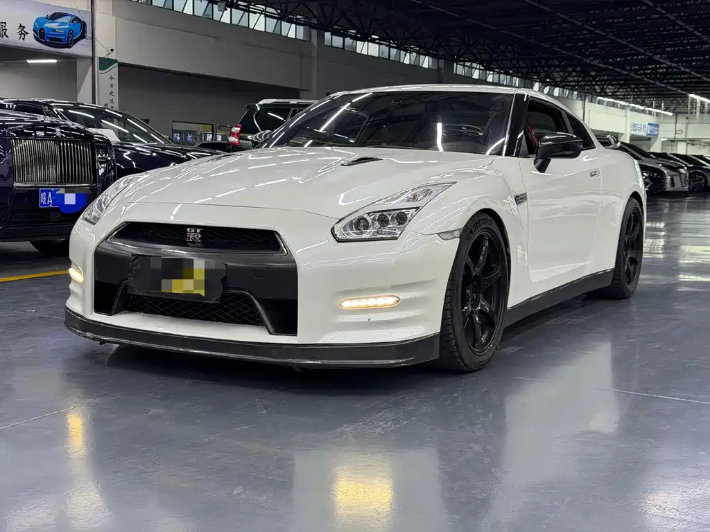 Nissan GT-R