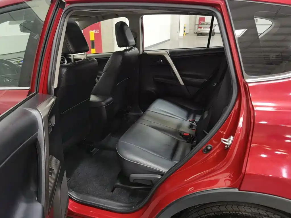 Toyota RAV4 — миниатюра 15