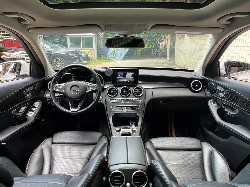 Mercedes-Benz C-Class — миниатюра 6