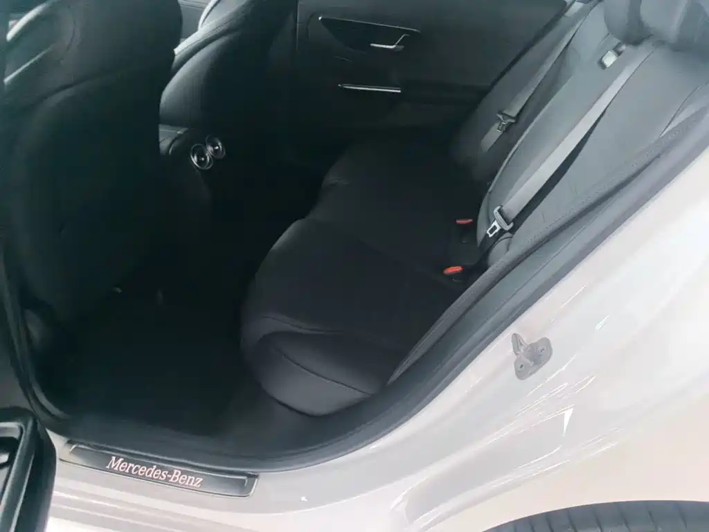Mercedes-Benz C-Class — миниатюра 17