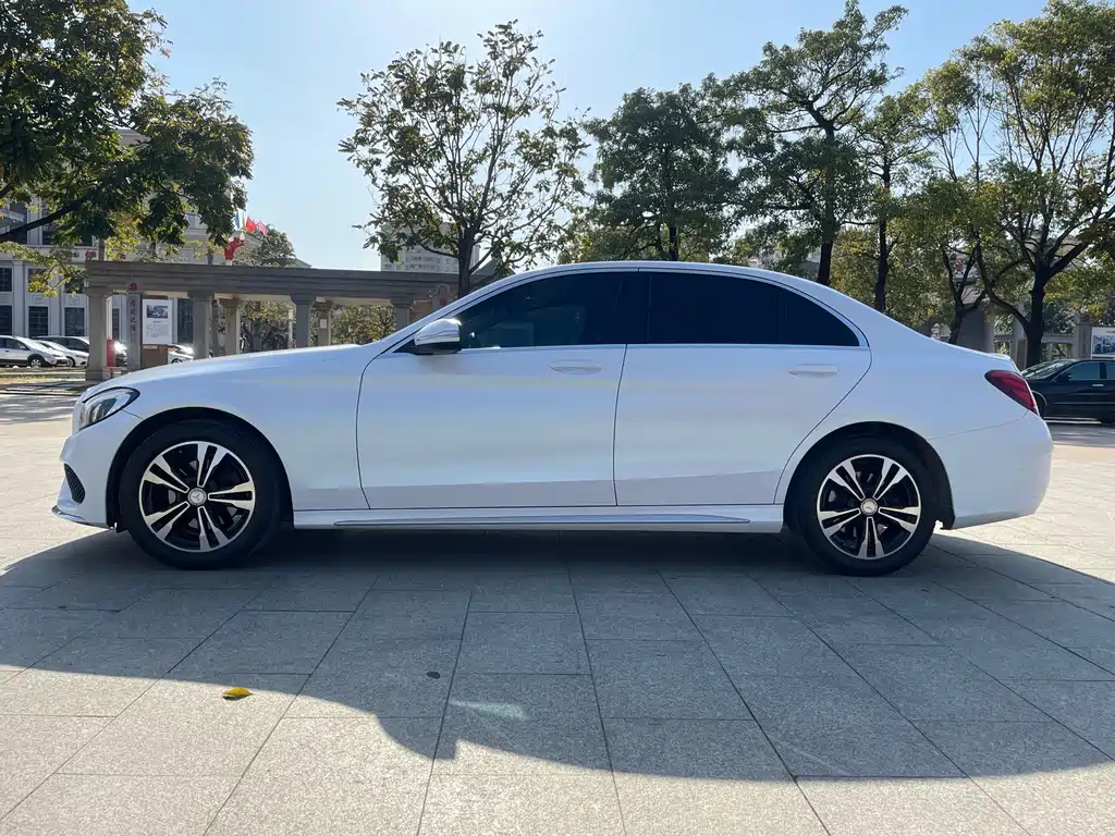 Mercedes-Benz C-Class — миниатюра 5