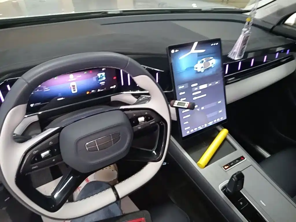 Geely Boyue L — миниатюра 10