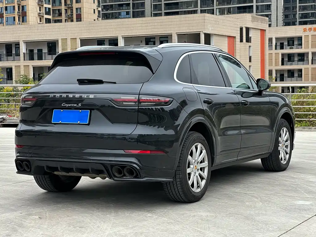 Porsche Cayenne — миниатюра 7