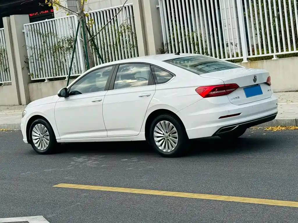 Volkswagen Lavida — миниатюра 3