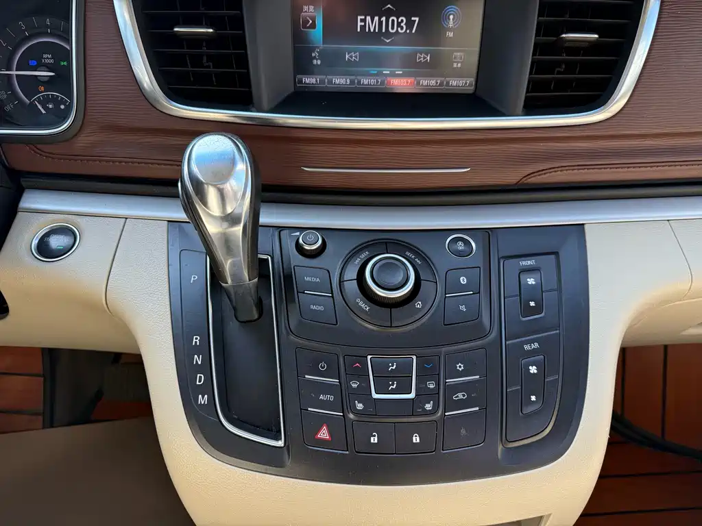 Buick GL8 — миниатюра 7