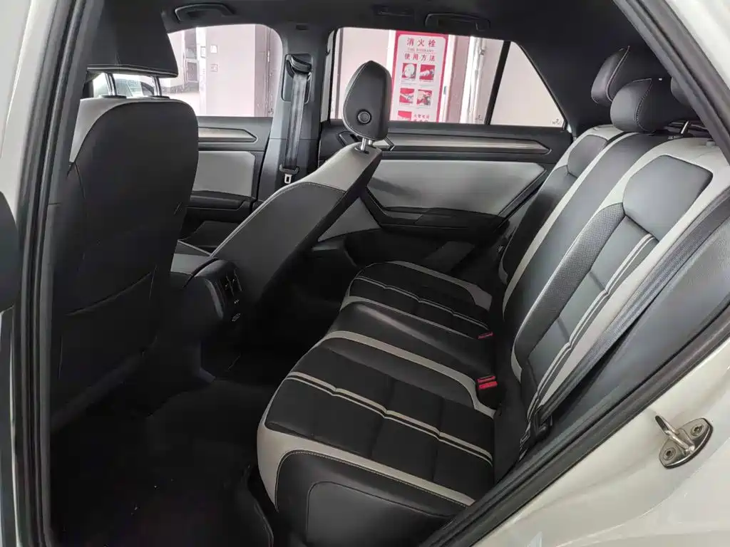 Volkswagen T-Roc — миниатюра 9