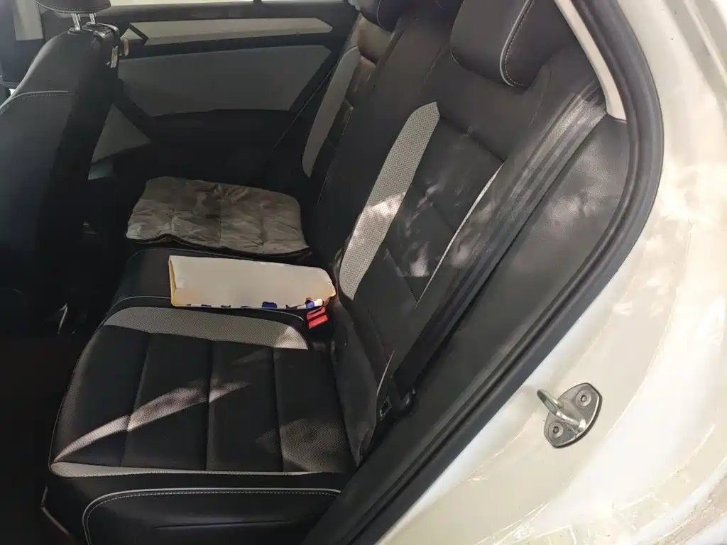 Volkswagen T-Roc — миниатюра 13