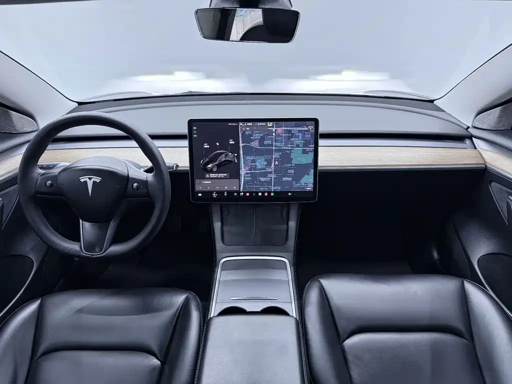 Tesla Model 3 — миниатюра 8
