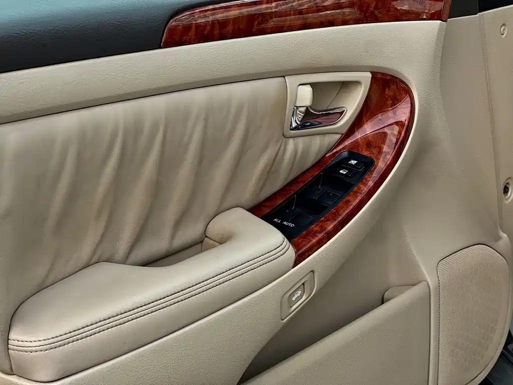 Toyota Crown — миниатюра 11