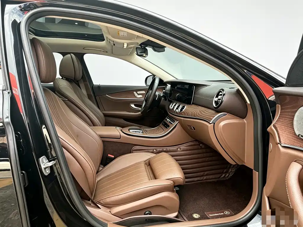 Mercedes-Benz E-Class — миниатюра 6