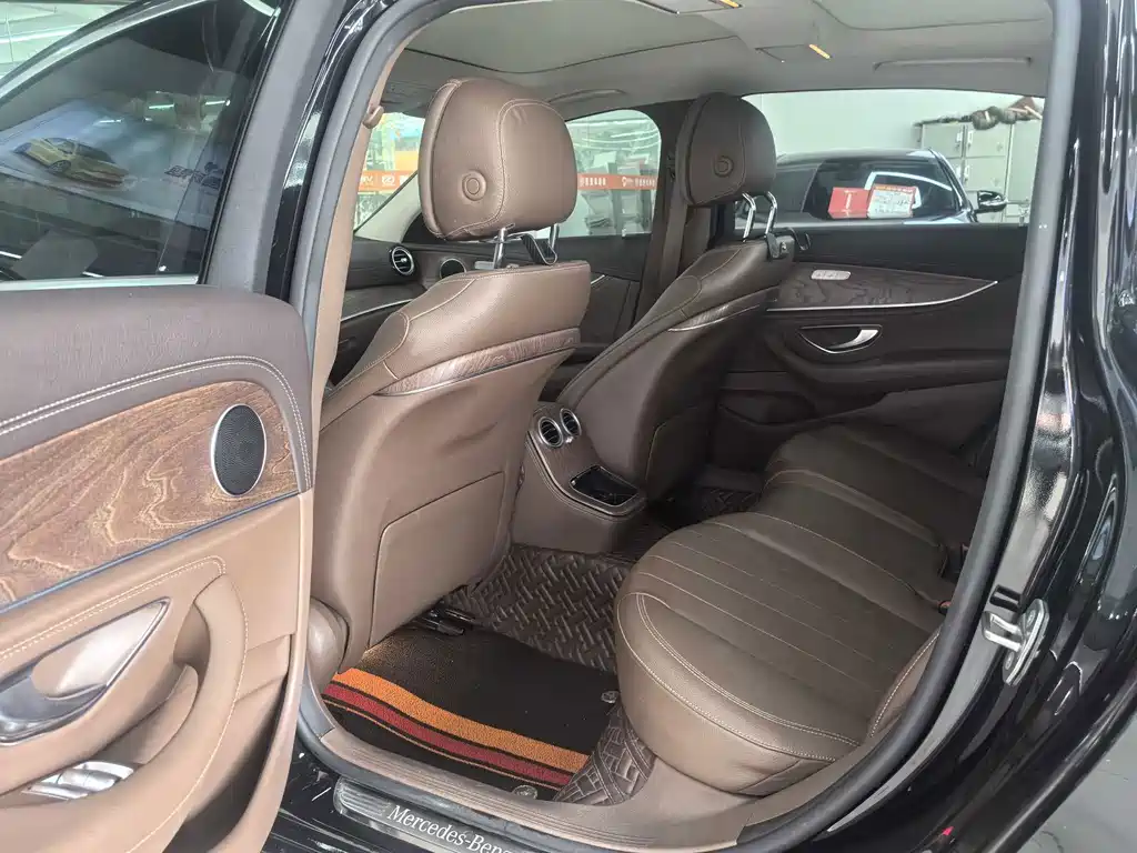 Mercedes-Benz E-Class — миниатюра 8