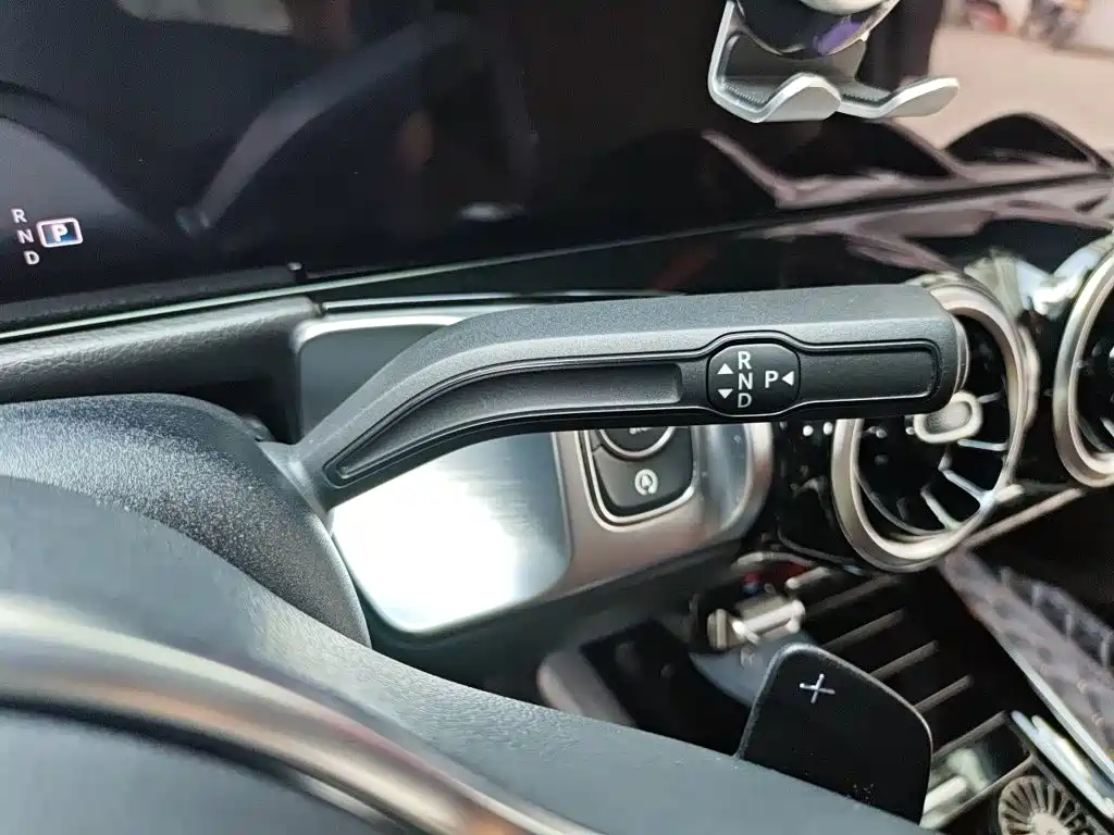 Mercedes-Benz GLB — миниатюра 10