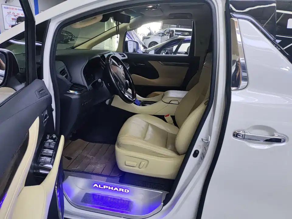 Toyota Alphard Hybrid 2.5L Premium Edition, фото 6