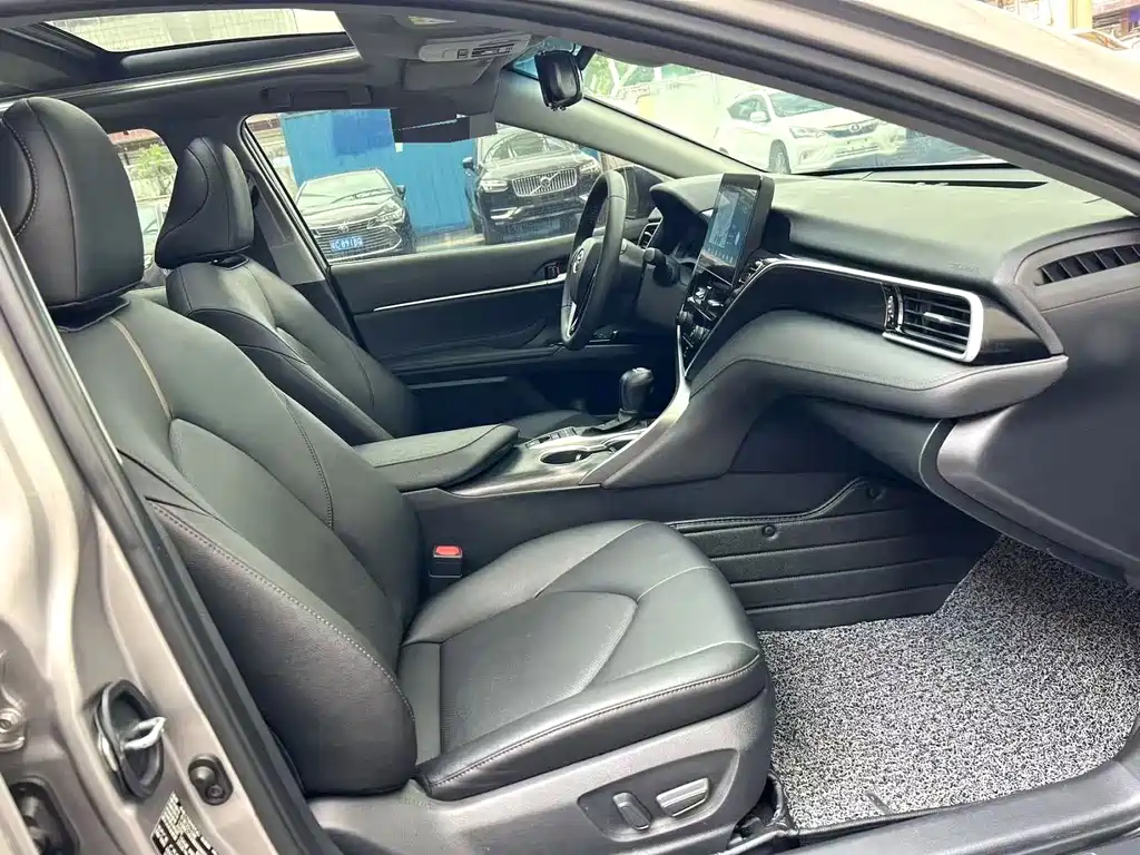 Toyota Camry — миниатюра 6